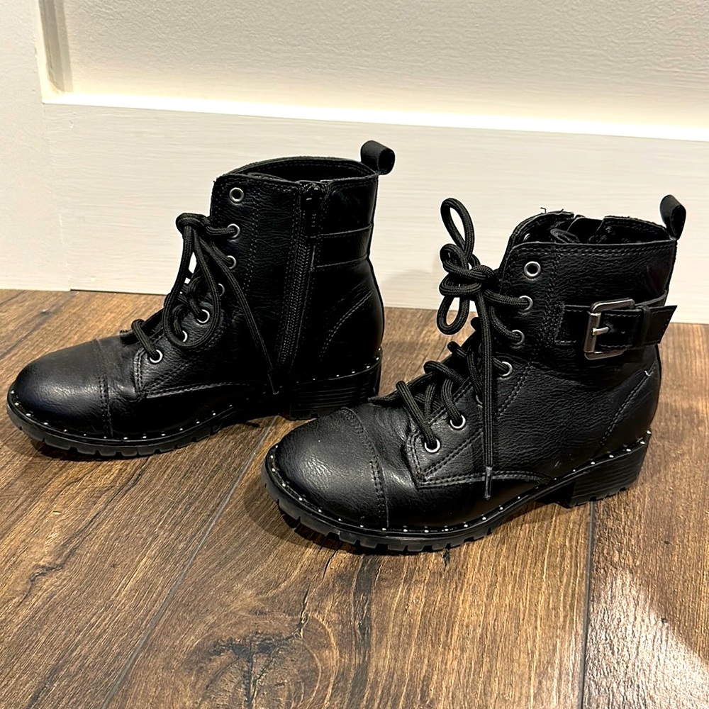 Girls Black Boots (size 1)